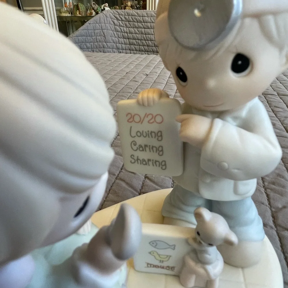 Precious Moments collectible figurine - Picture 3 of 7